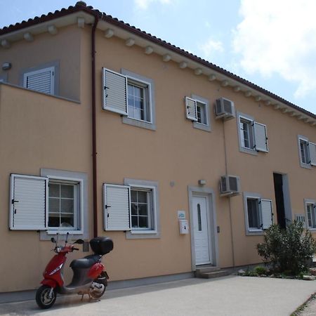 Apartments Pegla Nerezine Exterior photo
